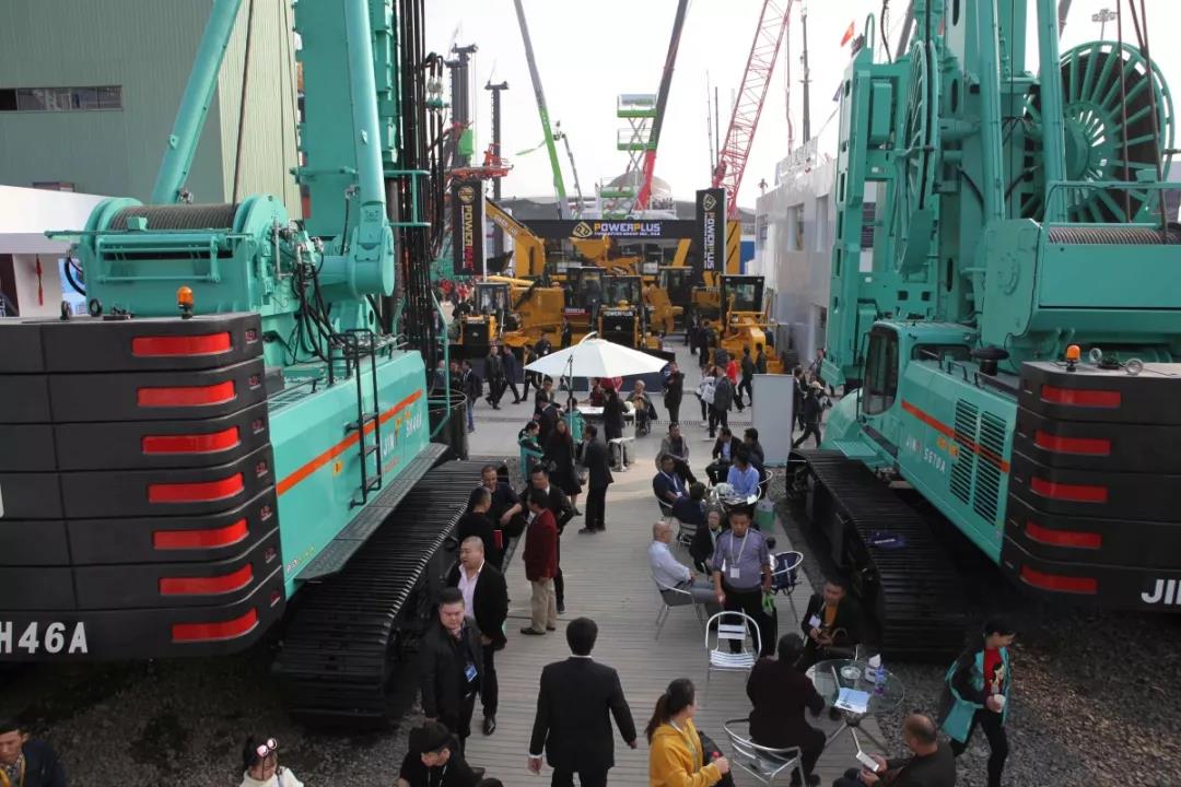 上海金泰两款新品劲爆2018 bauma 首日现场